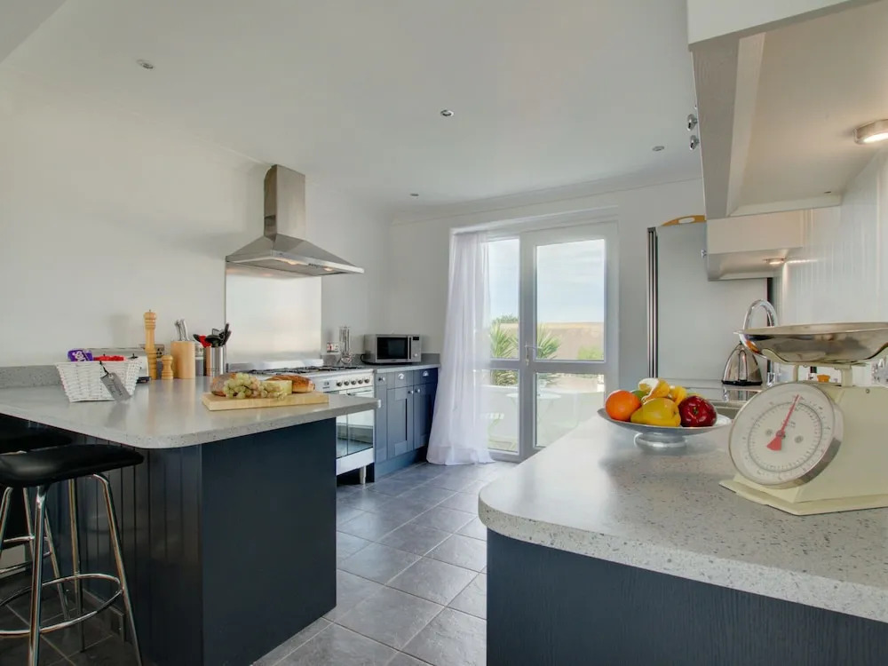 Seaside Holiday Home in Deal near Hiking, Nightlife, & Squash Club