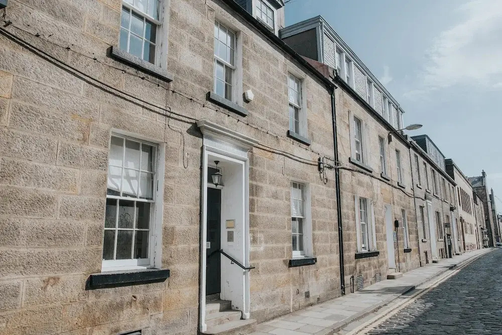 Reizand Apartments, Young St
