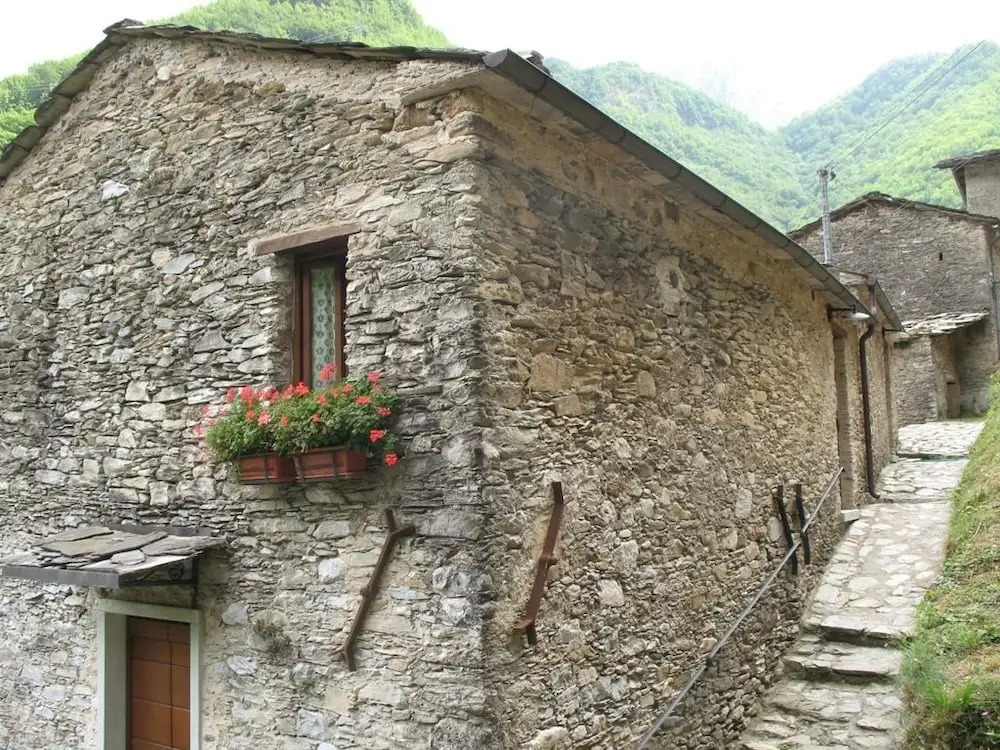 Borgo Isola Santa