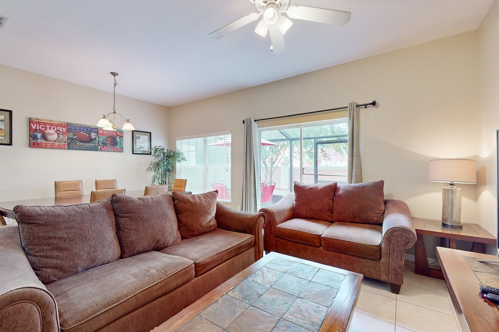Gated-entry Townhome, With Shared Pool, Central AC, Near Theme Parks