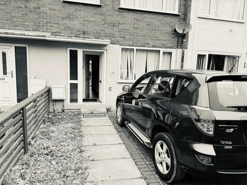 Leeds - 3 Bedrooms - 1bathroom - Parking - Wifi