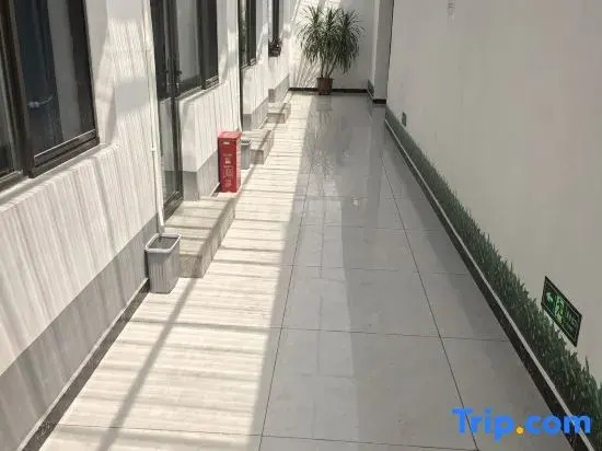 Yuanfu Renmin Hostel