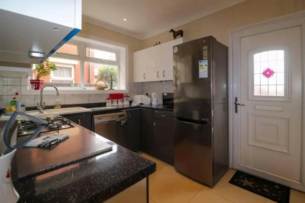 Impeccable 4-bed House in Blackpool