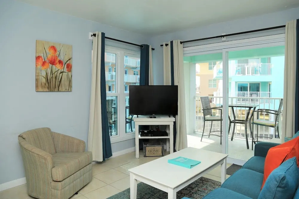 Harbor House B17 2 Bedrooms 2 Bathrooms Condo