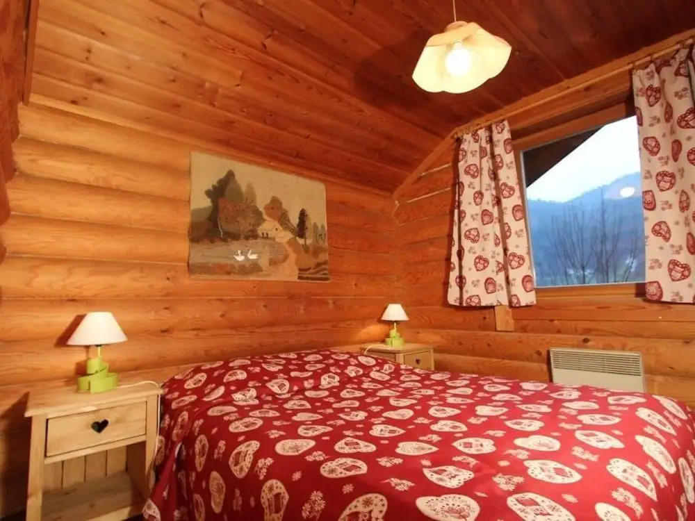 LE GRAND CERF Chalet en rondins avec SPA Jacuzzi
