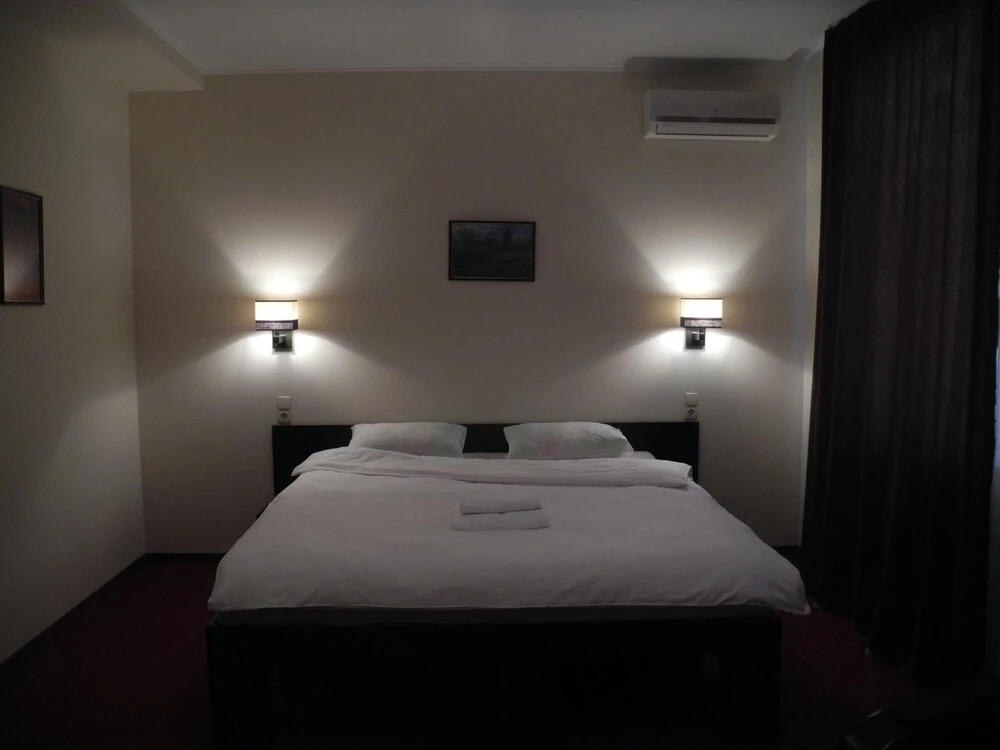 Hotel 12