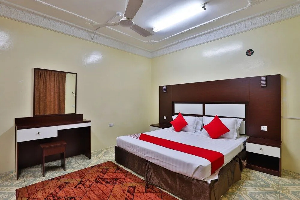OYO 285 Masharef Furnished Units In