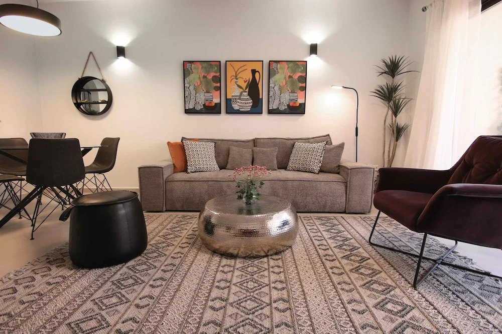 Queens Garden Residence Staycom