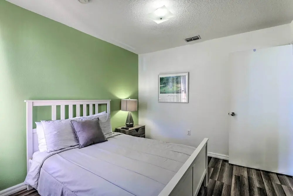 Bright Kissimmee Condo < 6 Mi to Disney World
