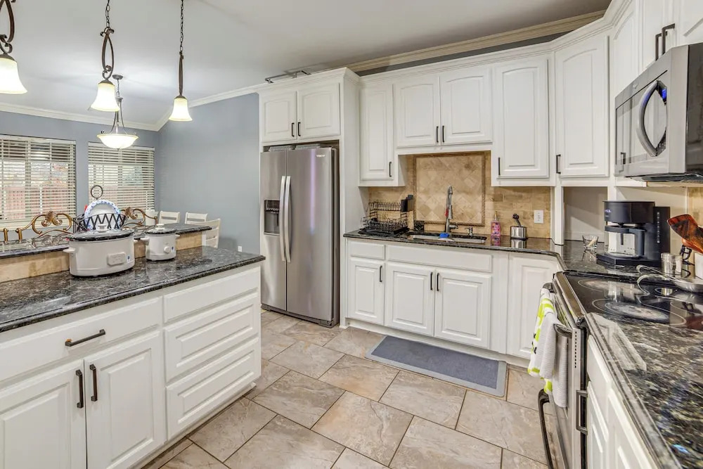 Dallas Area Home w/ Hot Tub, Families Welcome!