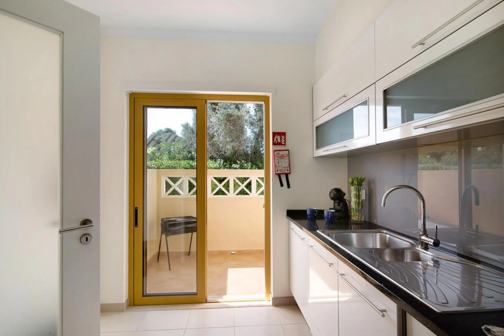 Albufeira Townhouse beach by AlbufeiraRentals
