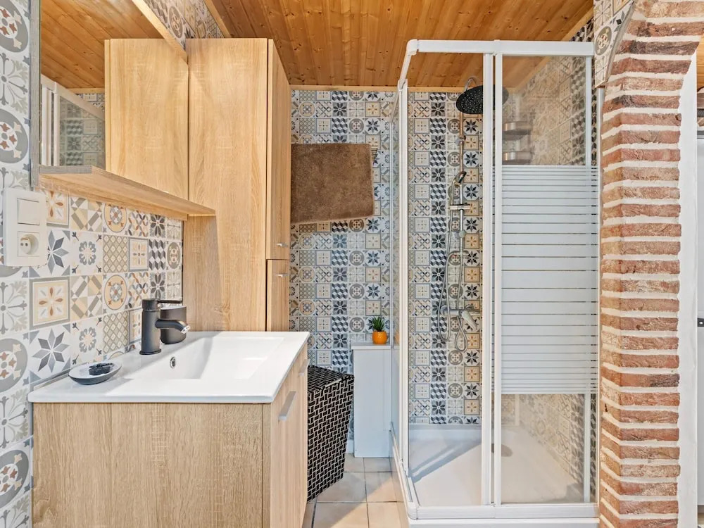 Spacious Seafront Apartment