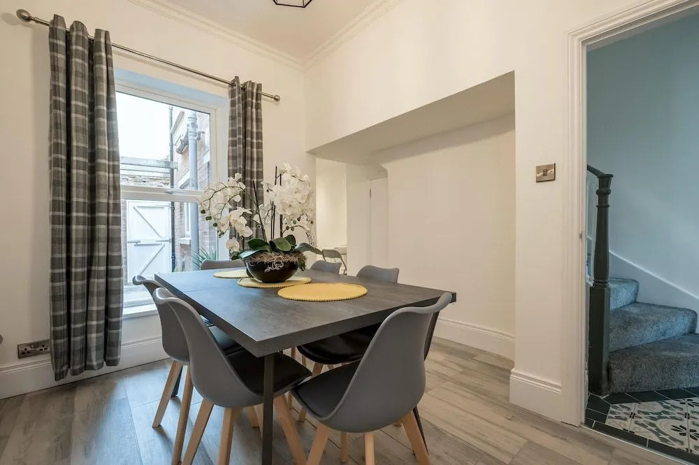 Central Belfast Apartments: Georgian House