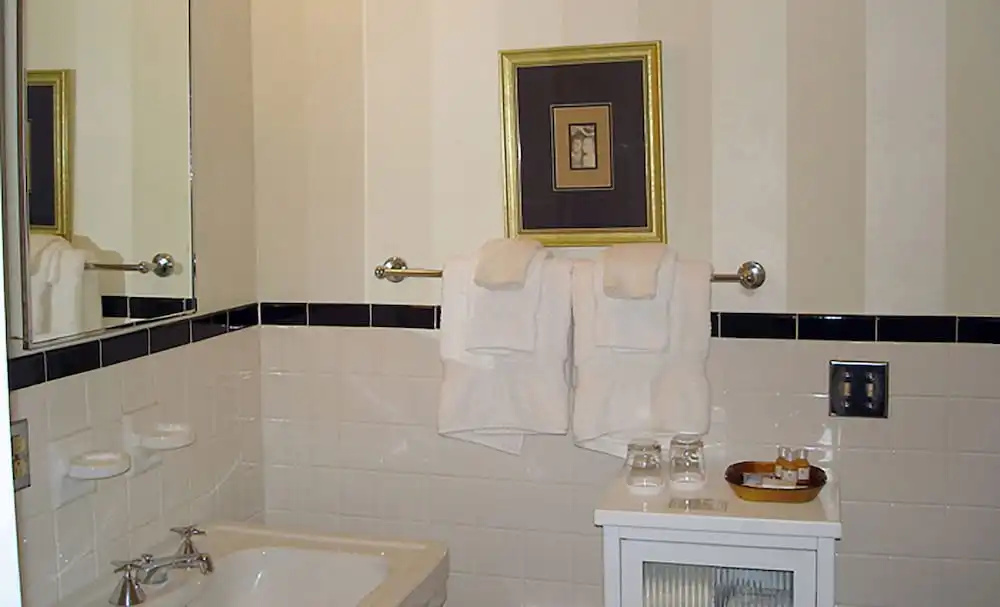 Morgan State House Inn