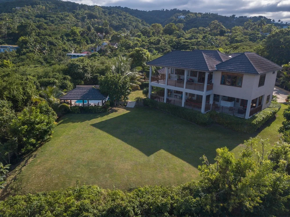 Kanowa , Fully Staffed With Panoramic Views 4 Bedroom Villa