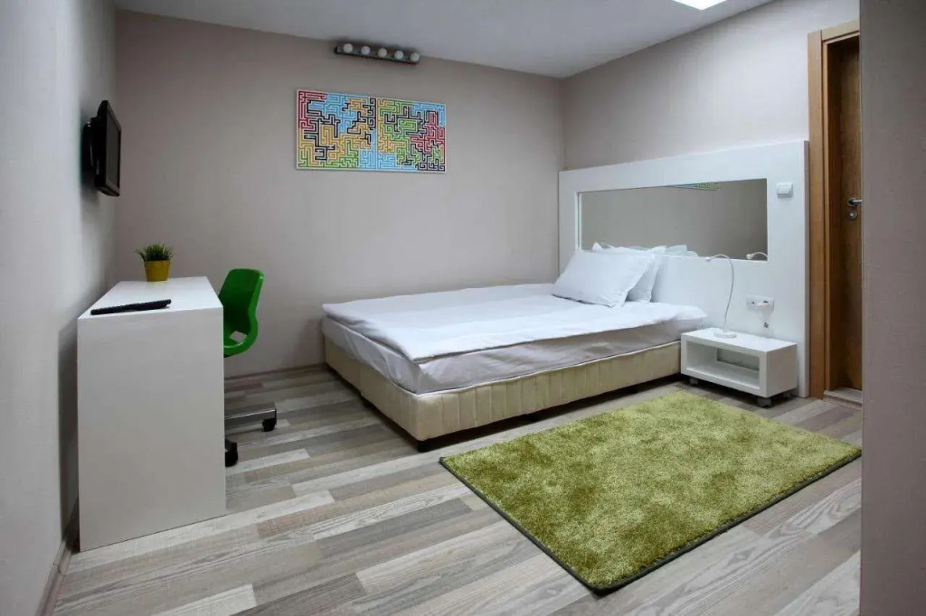 Executive Rooms and Suites Play
