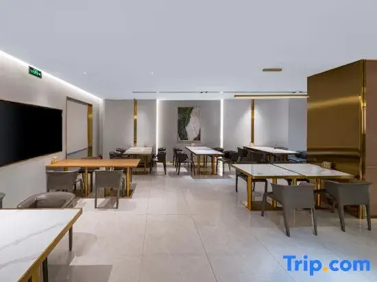 Starway Hotel (Wuhan Macau Road Children's Hospital)