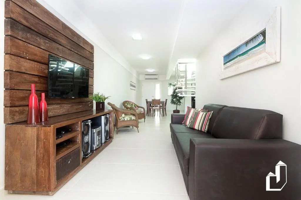 TRIPLEX COM 03 SUíTES E BANHEIRA HIDROMASSAGEM