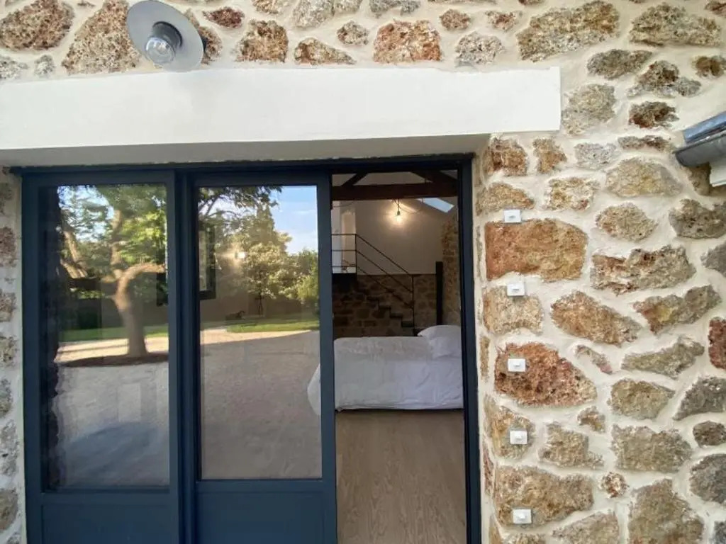 Gîte de Charme à Senlisse: Confort Haut de Gamme, Parc Arboré, Cheminée, Wifi Gratuit, Proche Châteaux - FR-1-527-9