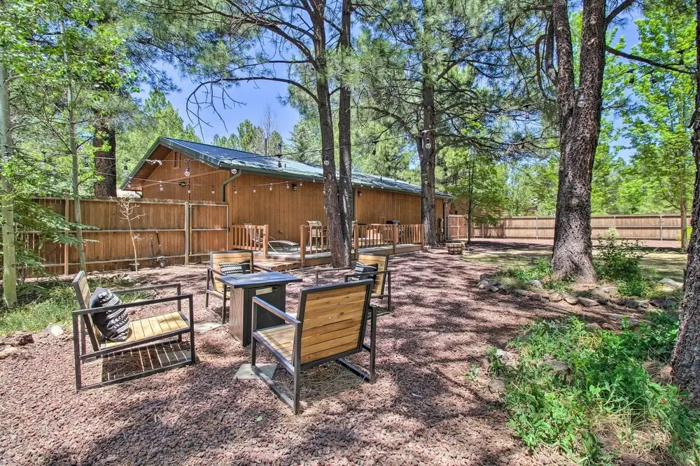 Patio, Fenced Yard: Pet-friendly Pinetop Cabin!