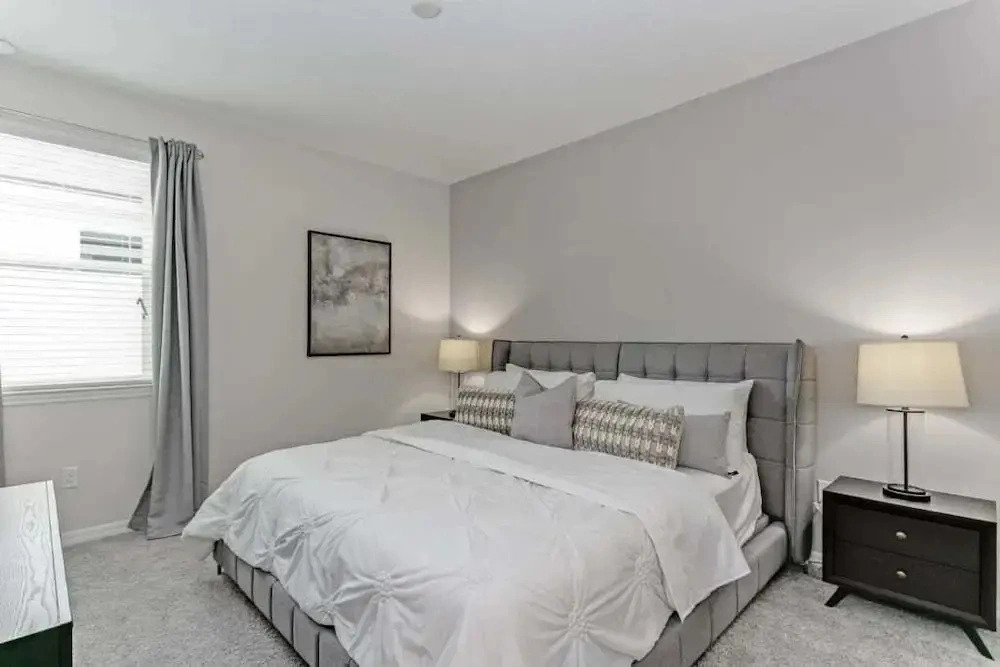 Luxury High Ceilings Pool, Spa Beautiful Home! 6 Bedroom Villa