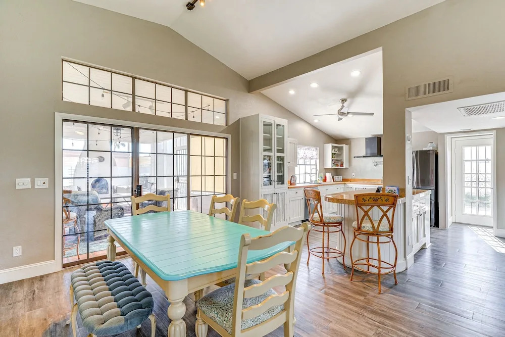 Pet-friendly Scottsdale Home w/ Screened Porch!
