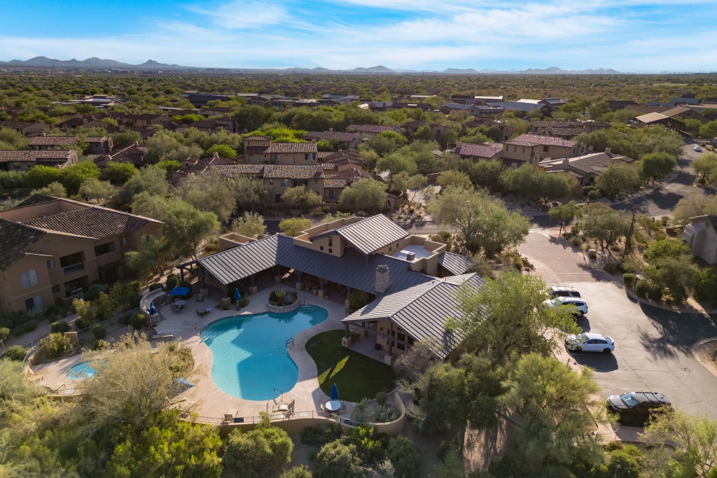 Desert Village Vista by Avantstay Patio w/ Fire Pit, Pool Access