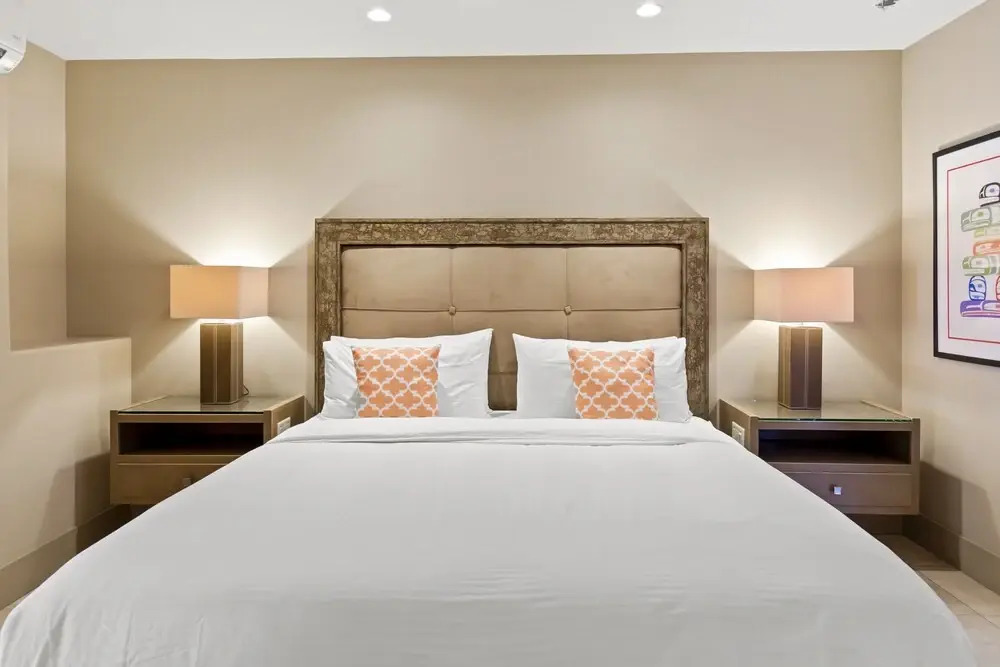 Poolside Fun King Suite