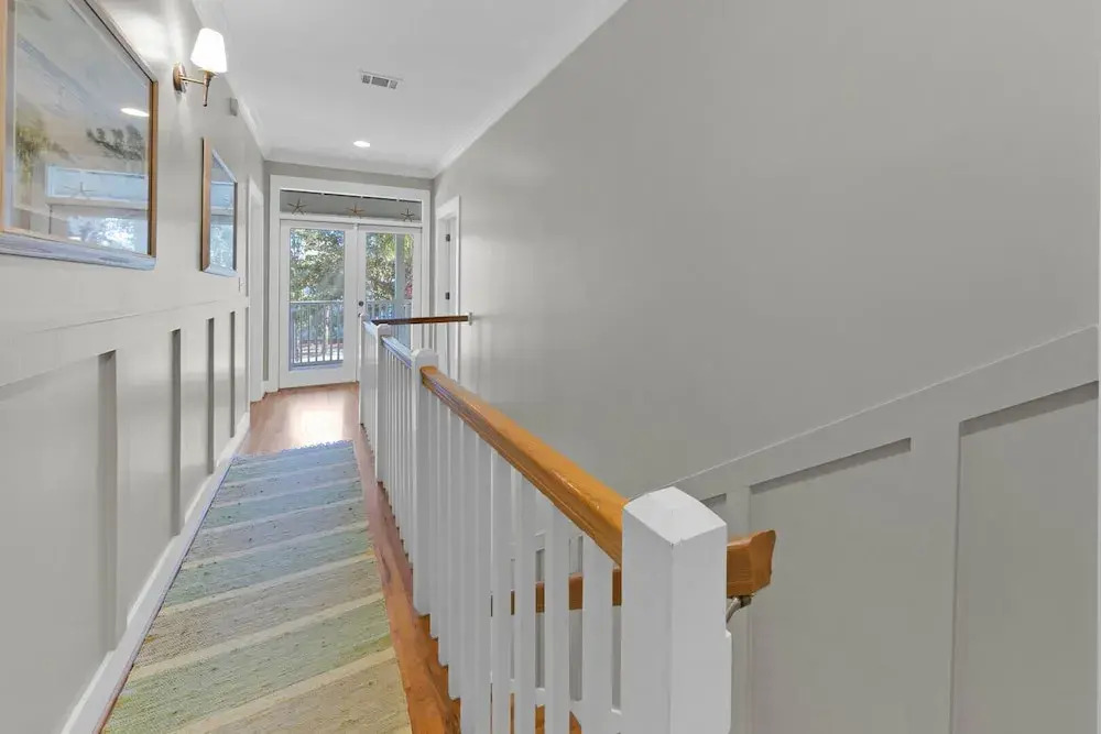 Spacious 4-bedroom Beach Retreat: Ideal for Families & Groups!