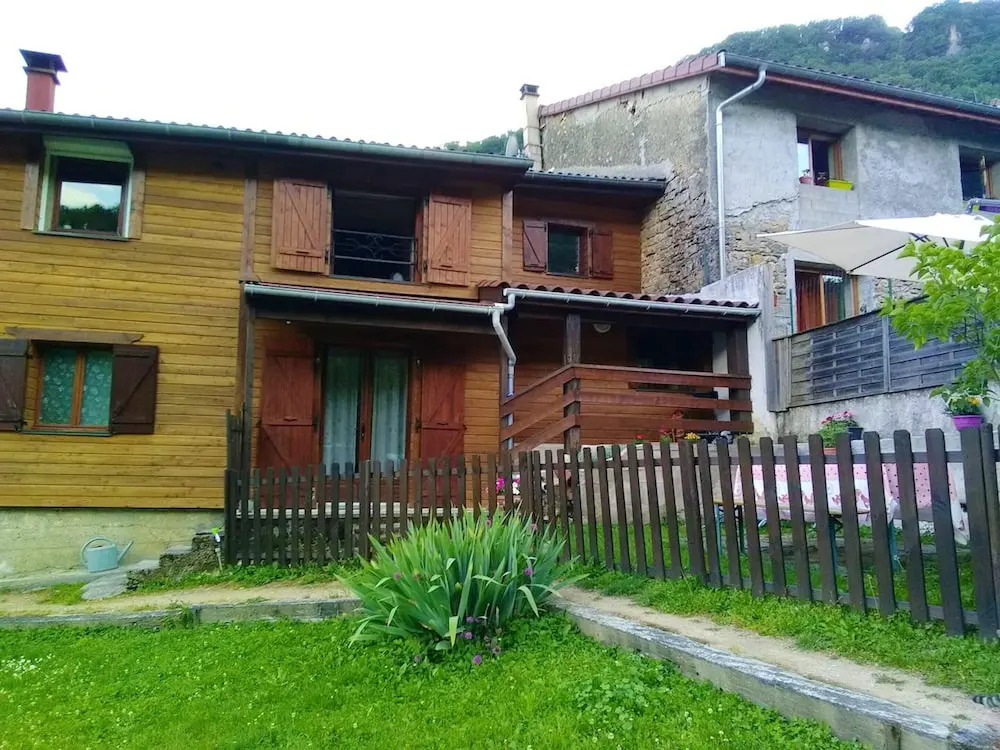 Apartment With 2 Bedrooms in Saint-rambert-en-bugey, With Wonderful Mountain View, Enclosed Garden and Wifi