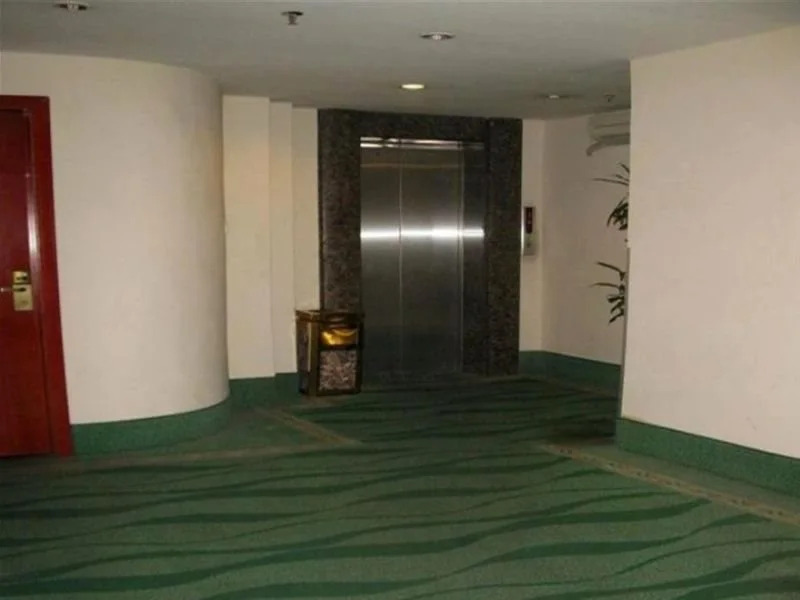 GreenTree Inn Chengdu Kuanzhai Alley RenMin Park Hotel