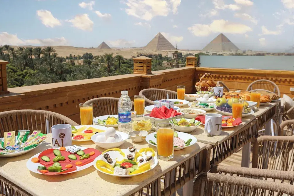 Taj Pyramids inn - Pyramids View Rooftop