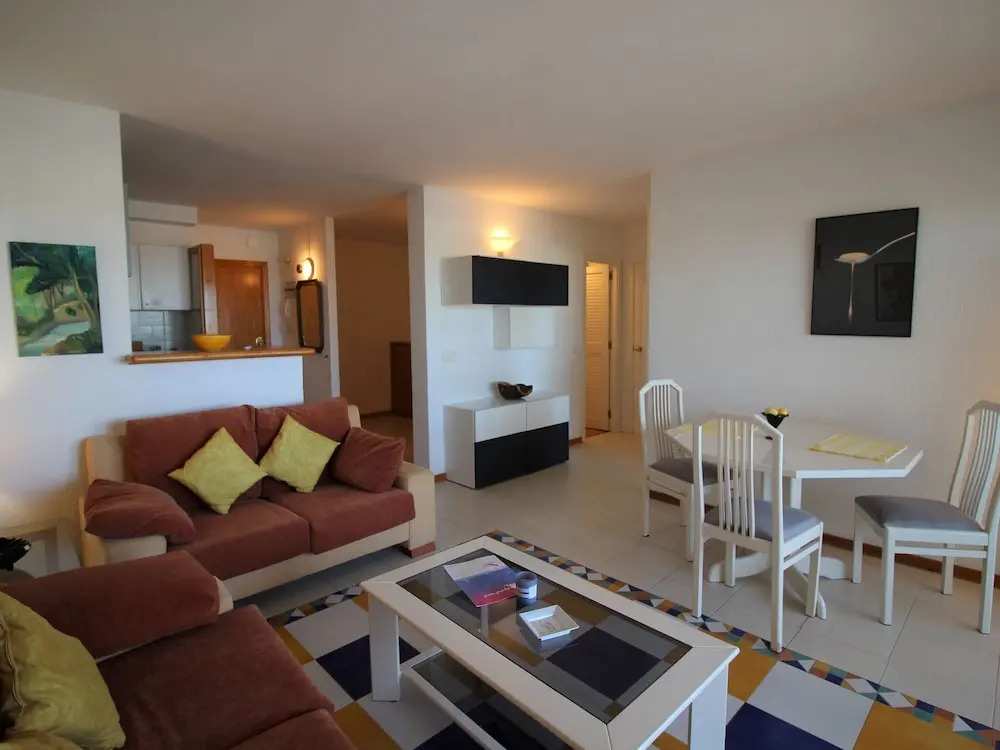 Bright Apartment With Lift and View of the Harbor and the sea for 3 People