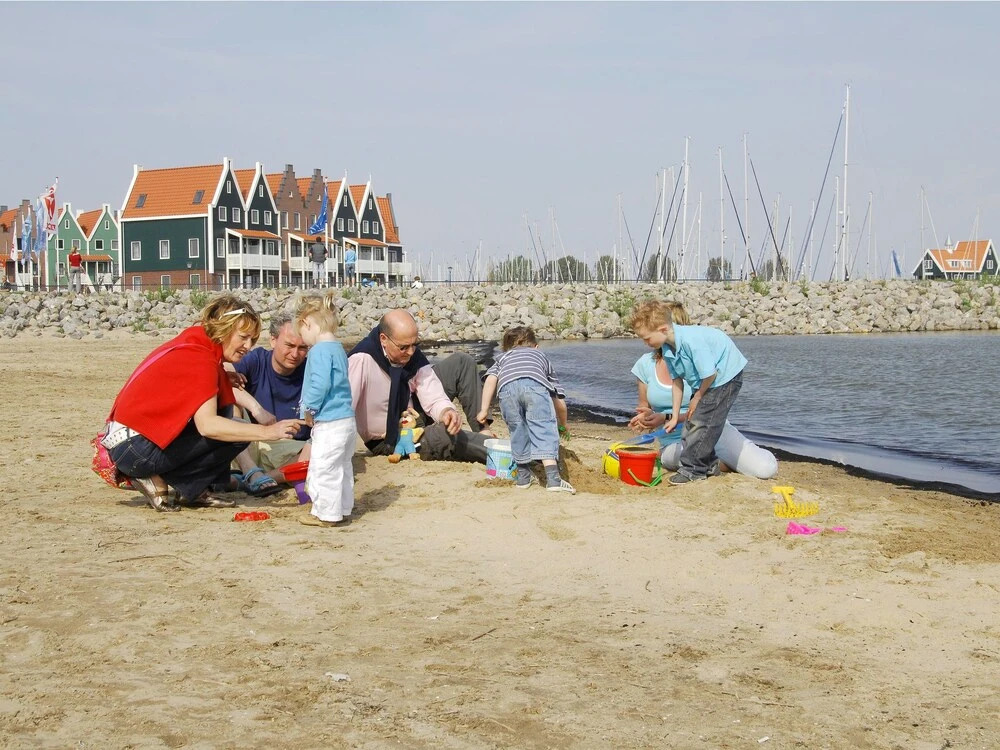 Lakeside Villa in Volendam