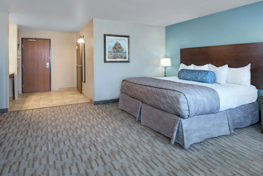 Baymont by Wyndham Minot
