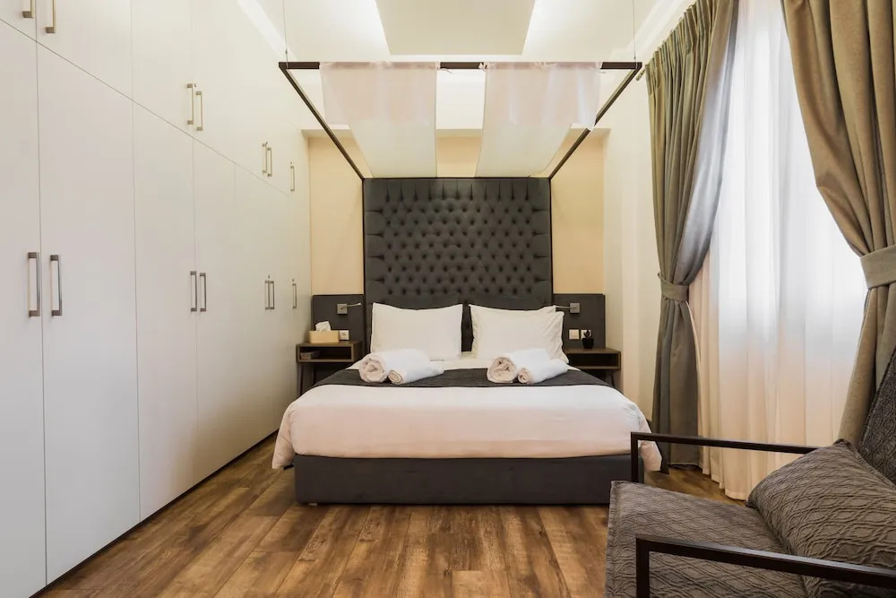 Acropolis Executive Suite