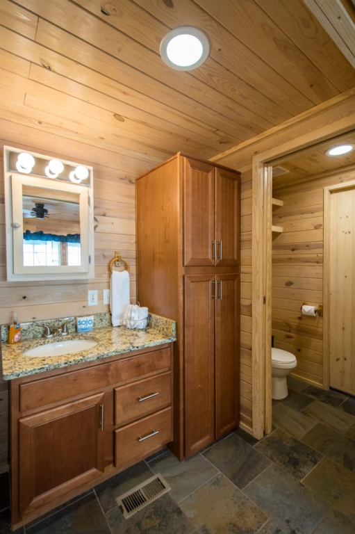 Lakeview 2BR Tiny Home Near Trails Pool Bocce
