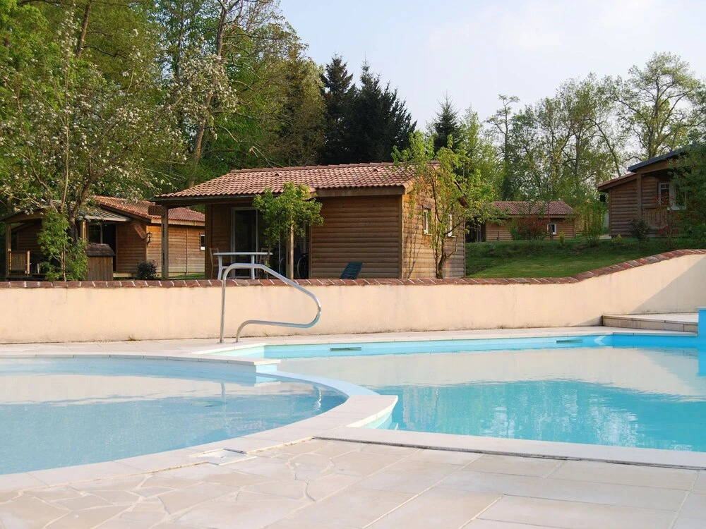 Well-kept Mobile Home Situated Among Vineyards in Dordogne