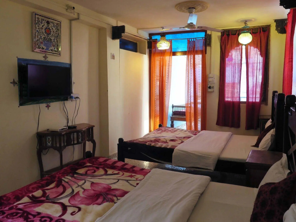 Yogis Guest House