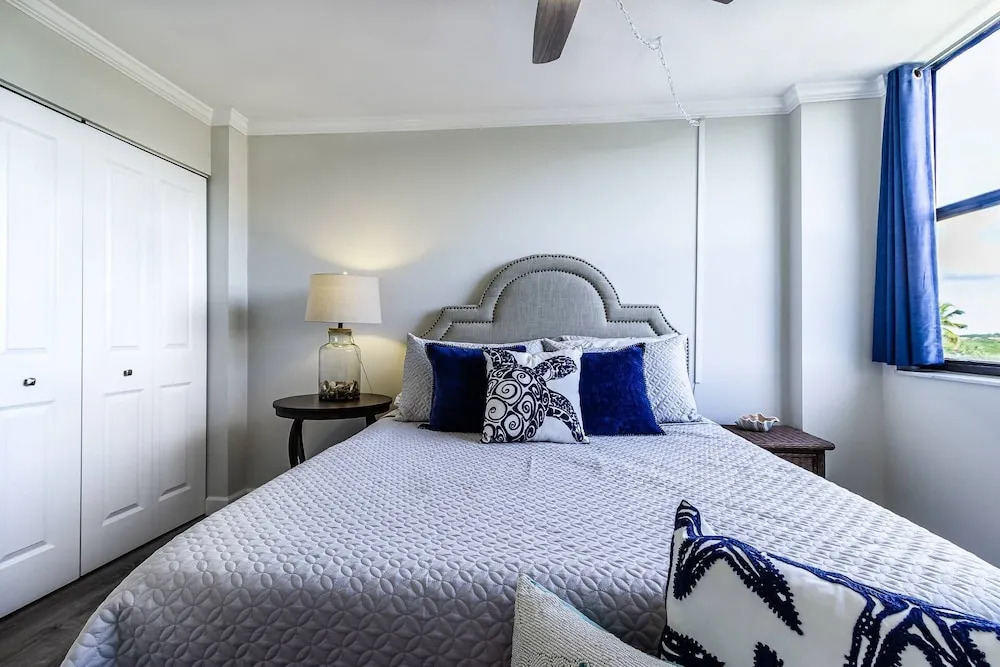 Harbor Towers 4th Fl Pool & Bay Views End Unit
