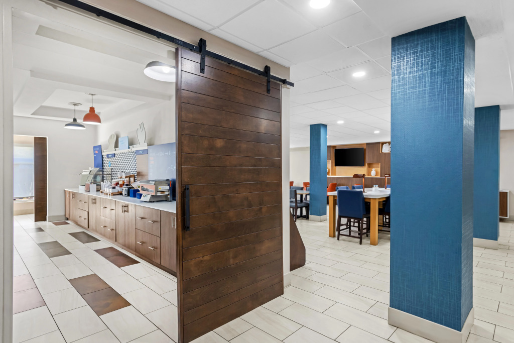 Holiday Inn Express Hotel & Suites Savannah Midtown by IHG