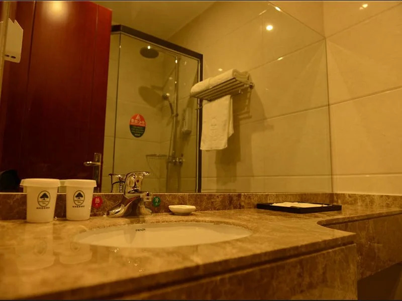 GreenTree Inn Jiangxi Yingtan Jiaotong Road Central Square Business Hotel