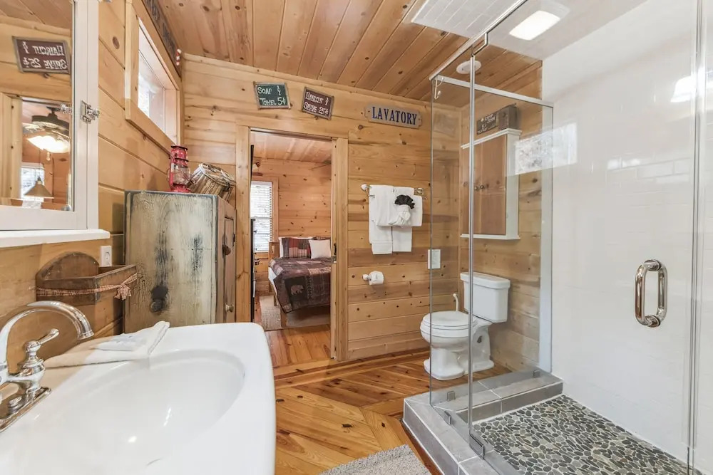 Powdermill Hill Cabin 3 Bedroom Cabin by RedAwning