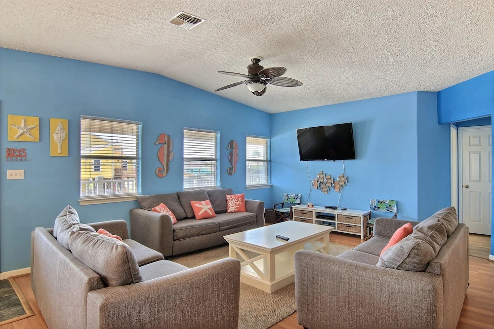 Quitcha Beach Inn 4 Bedrooms 2 Bathrooms Home