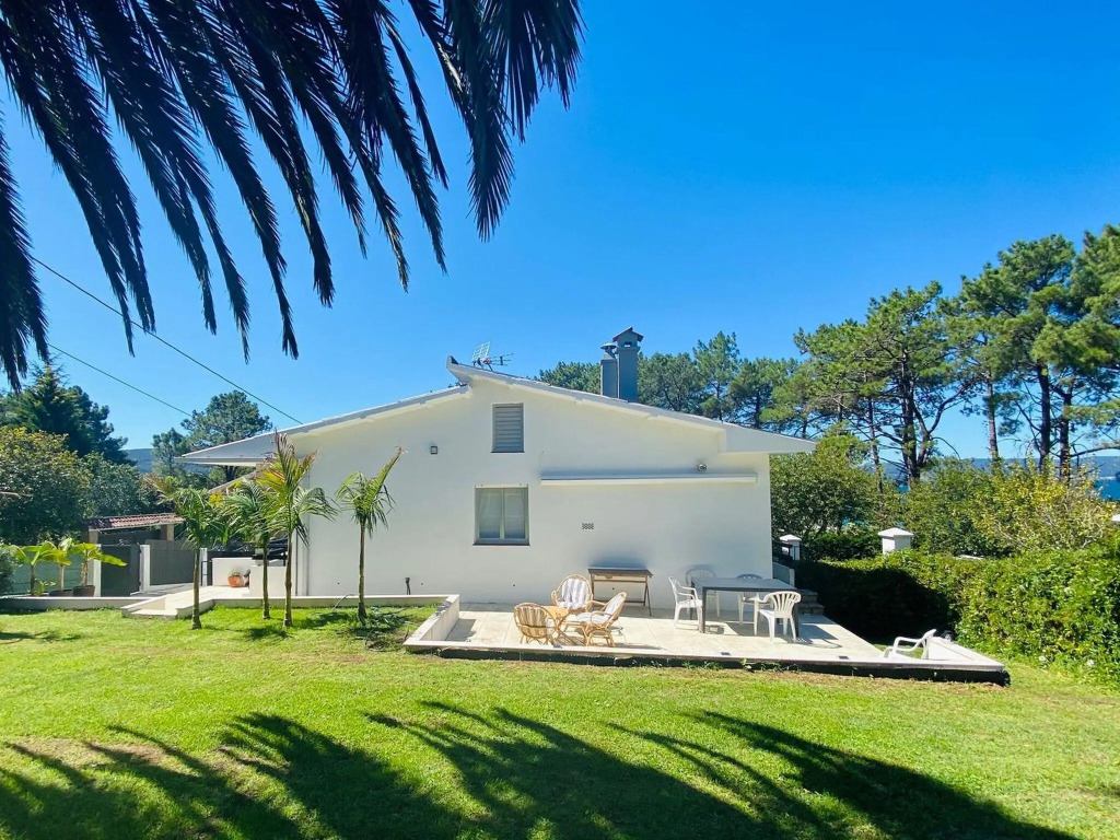 Sunny Home Near the Sea
