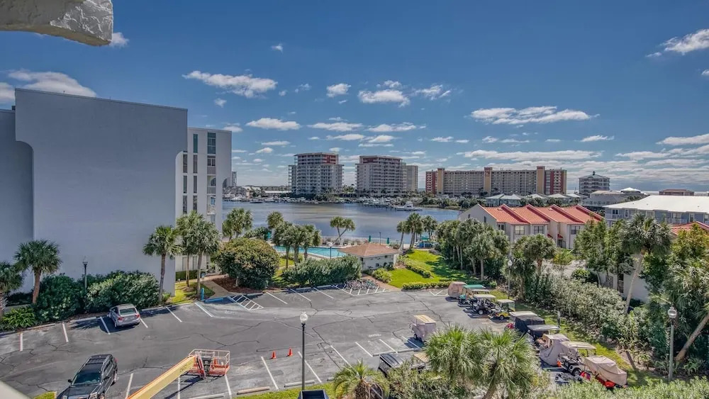 Dolphin Point 502b