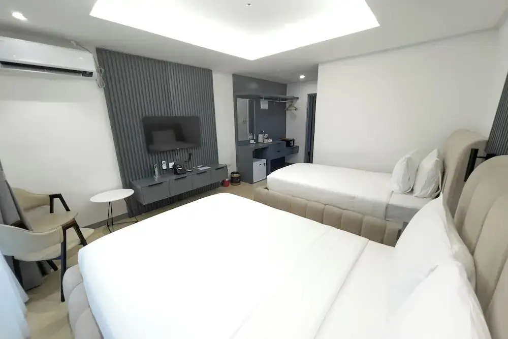 The Clover Hotel Angeles City Managed by Cocotel
