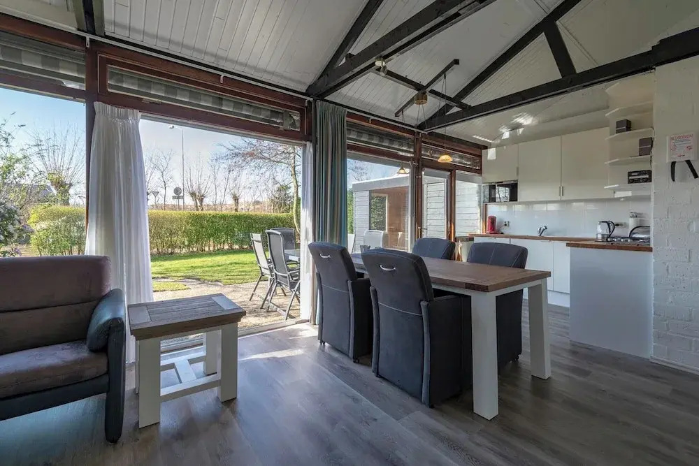 Bungalow Near Sint Maartenszee Beach