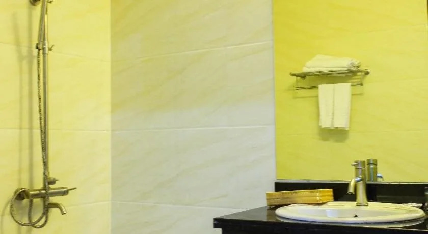 Royal Hotel Halong - Hon Gai