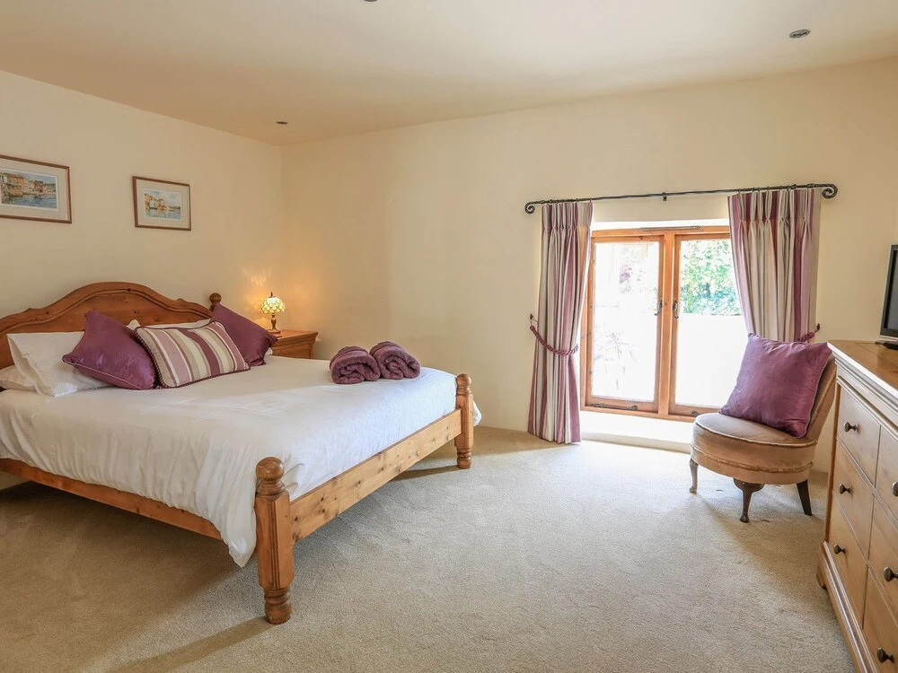 Easton Court - Large Character Barn Near Salcombe